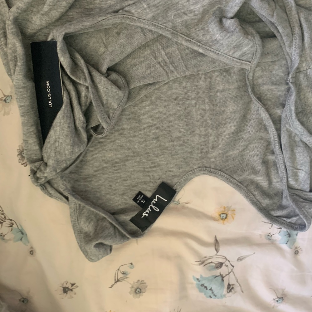 Gray top - Picture 4 of 4